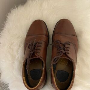 Classic Brown Leather Men's Shoes Size 9.5, in GUC normal wear & tear, see pics